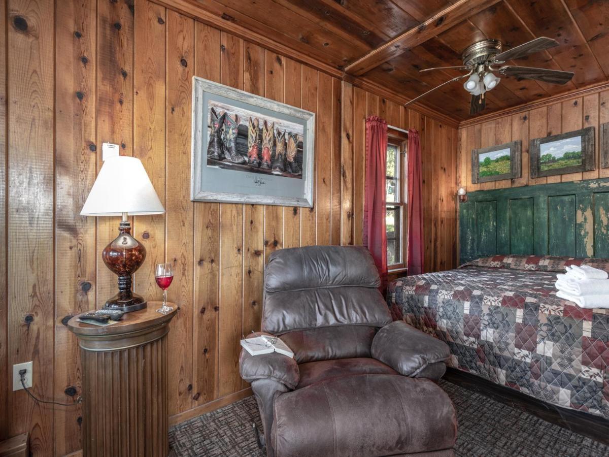 Apache Village 2, King Studio, Midtown, Sleeps 2 ルイドソ エクステリア 写真